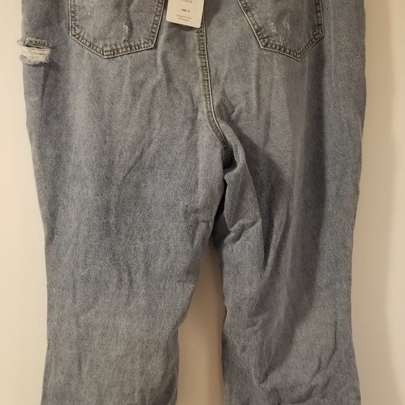 Highwaisted plus mom Jean's. - Picture 3 of 8